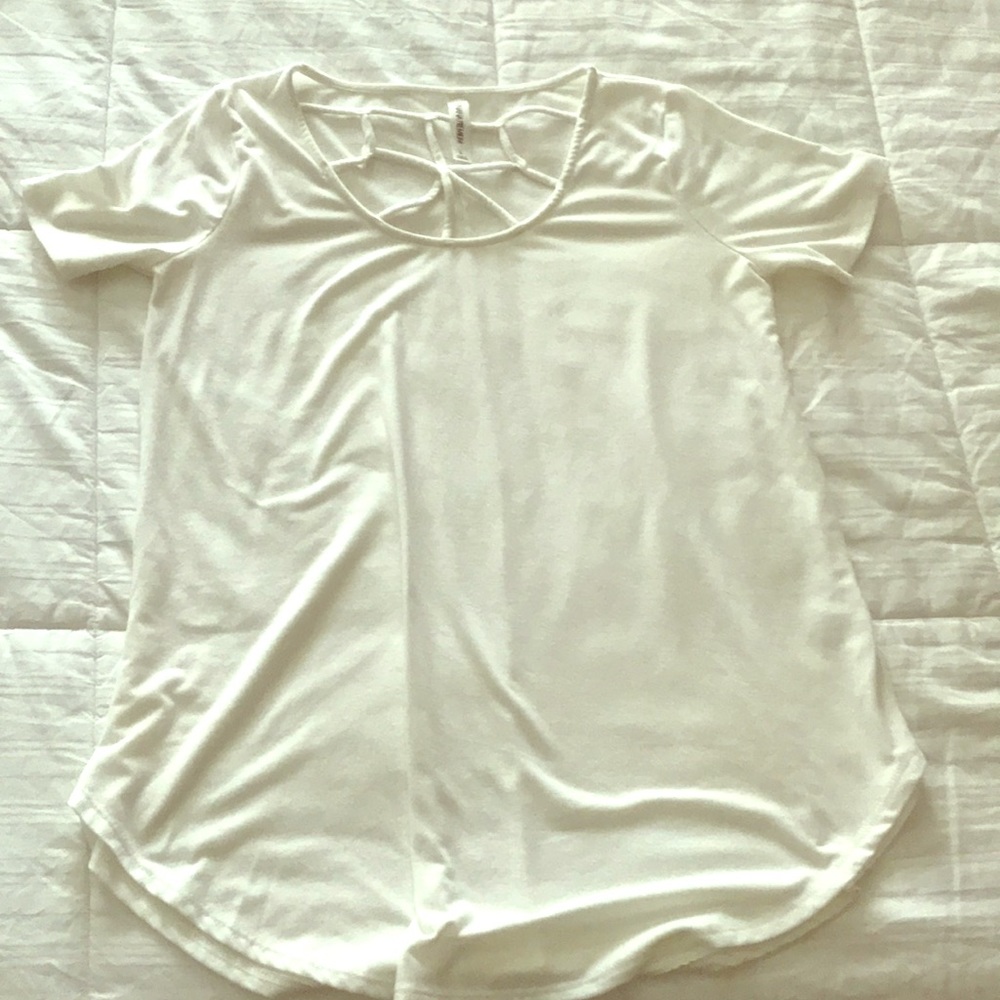 White v-neck tee.
